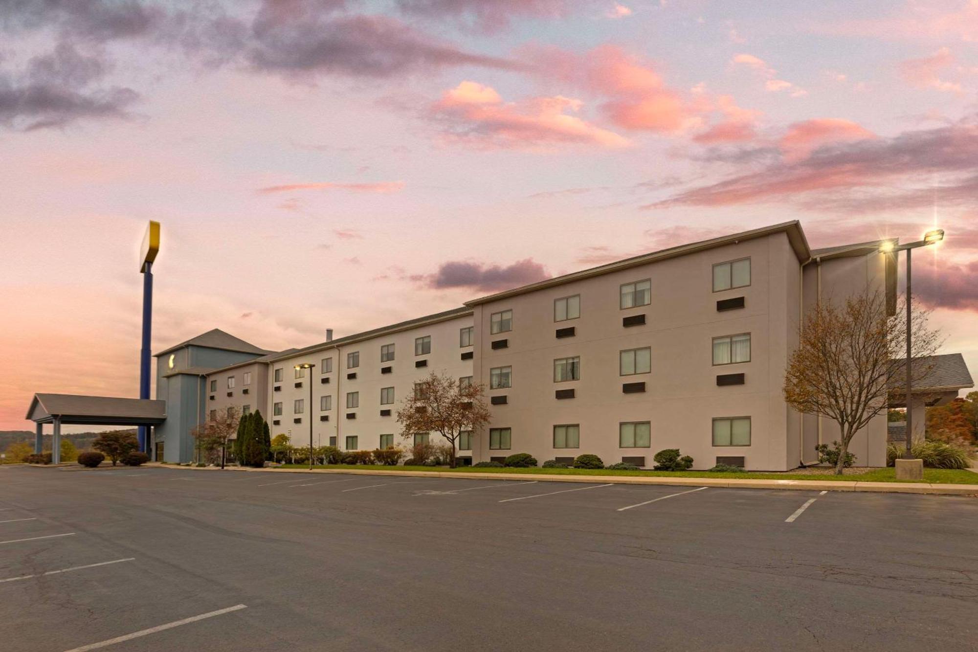 Comfort Suites Bloomsburg Exterior photo